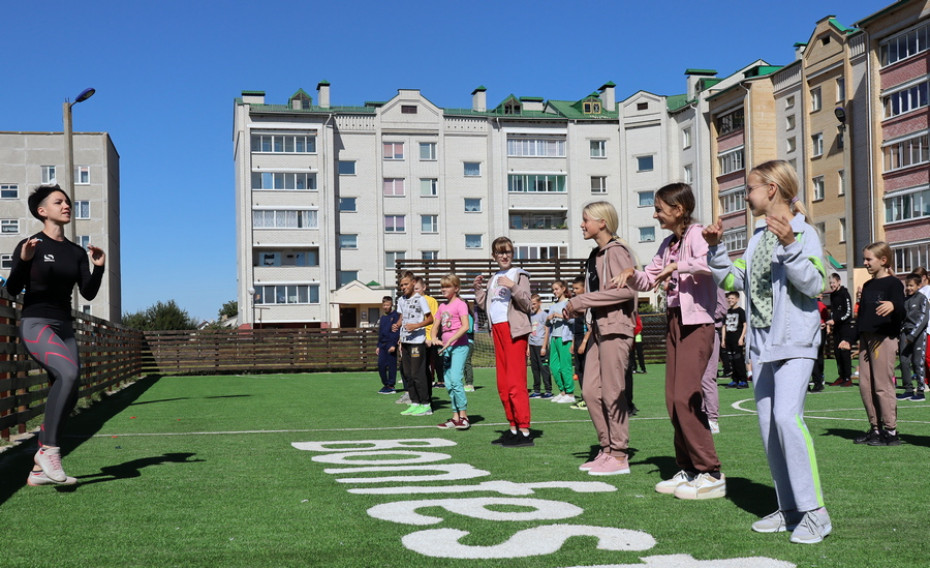 В рамках Недели спорта и здоровья на Зельвенщине организовали танцевальный флешмоб