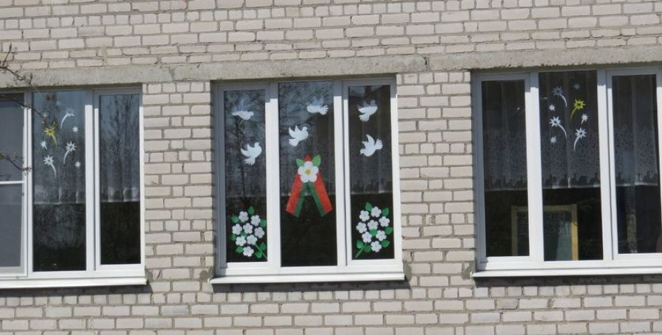 На Зельвенщине стартовала областная акция «Цветок Победы в каждом окне»