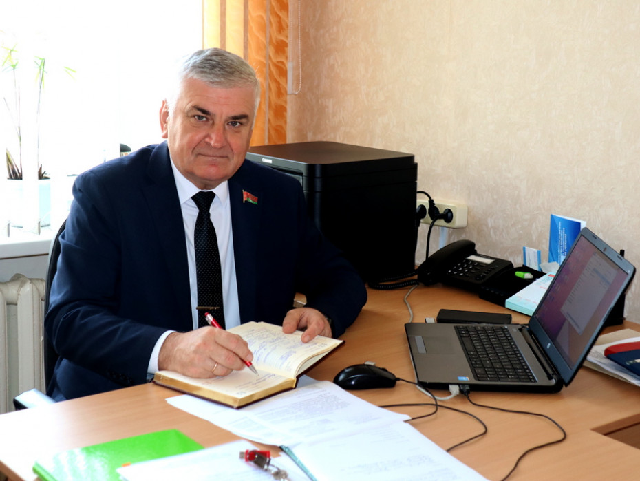 Депутат Валентин Семеняко с рабочим визитом посетил Зельвенский район