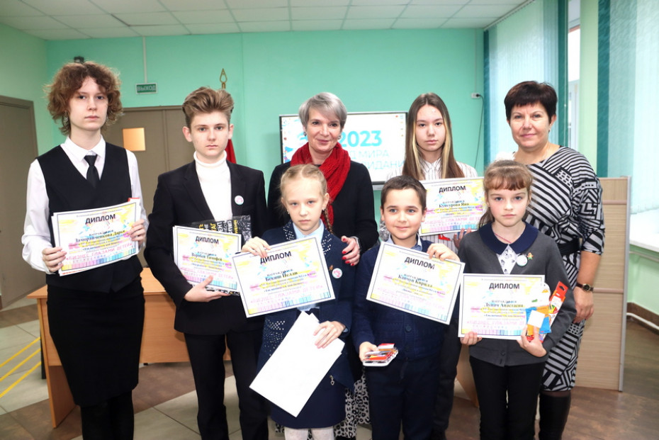 В Зельве наградили участников районного этапа конкурса рисунков «Бизнес глазами детей»