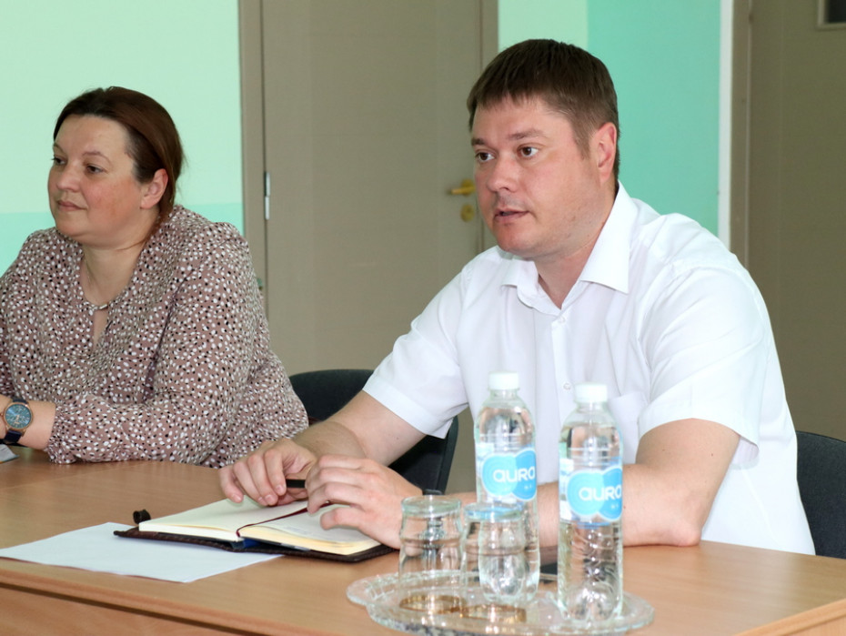 Гимназисты вместе с главой района Денисом Ольшевским обсудили достижения Зельвенщины