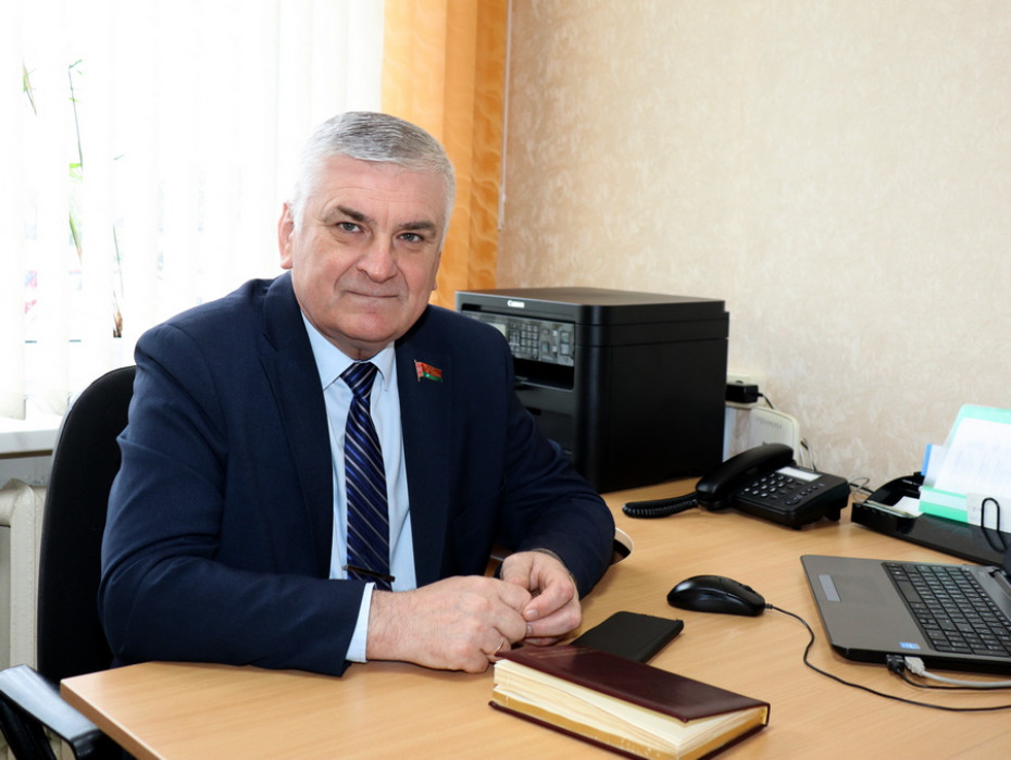 Зельвенщину с рабочим визитом посещает депутат Валентин Семеняко